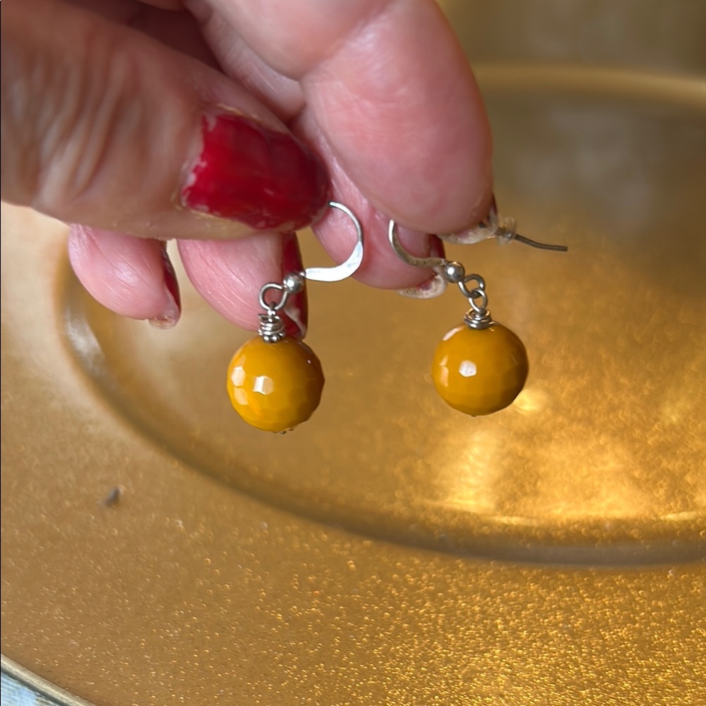 Elegant Gold Drop Earrings; Perfect Condition! - Picture 5 of 5